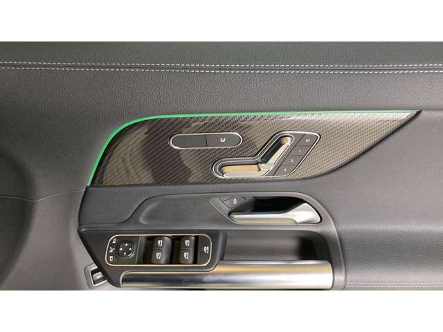 Mercedes-Benz GLA-Class 12