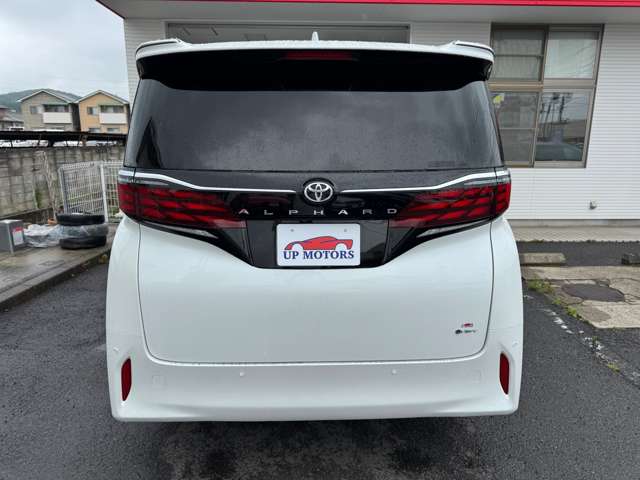Toyota Alphard 6