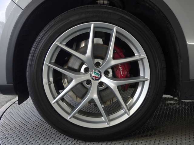 Alfa Romeo Stelvio 12
