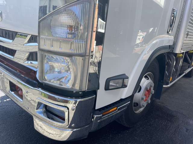Isuzu Elf 12
