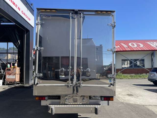 Isuzu Elf 7