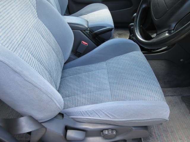 Toyota Hilux Surf 11