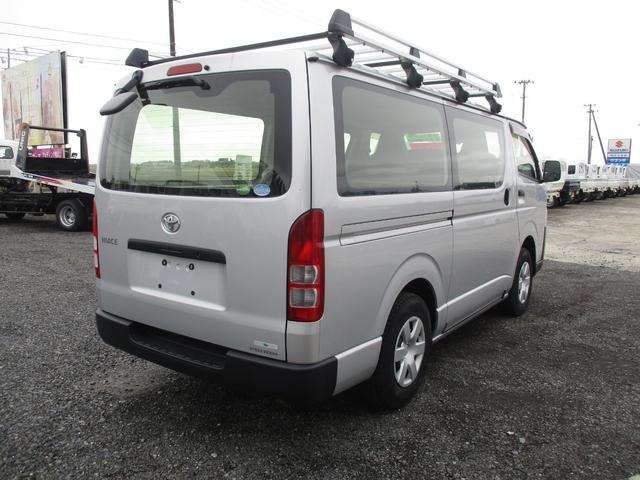 Toyota Hiace Van 5
