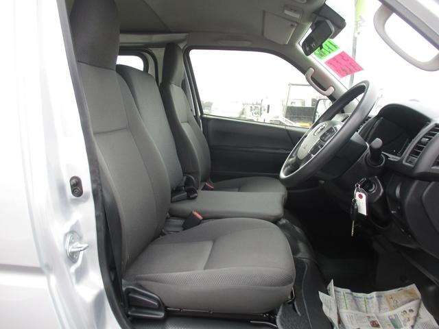 Toyota Hiace Van 8