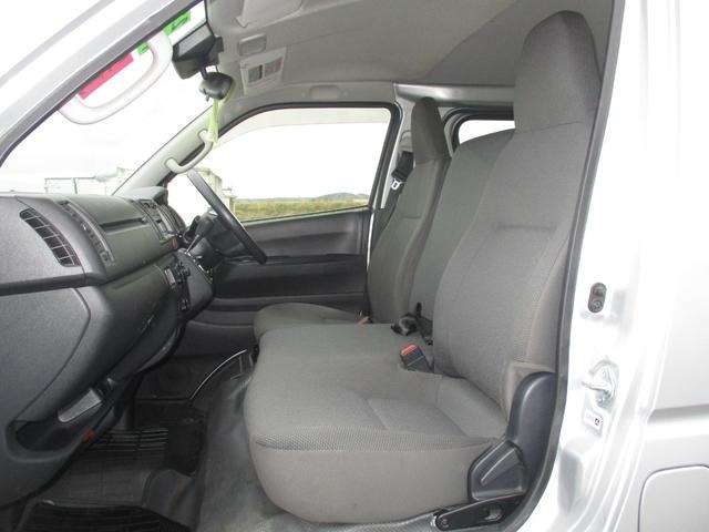 Toyota Hiace Van 10