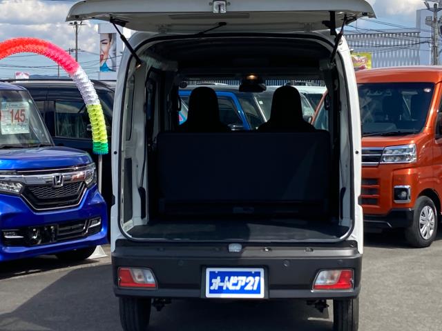 Daihatsu Hijet Cargo 5