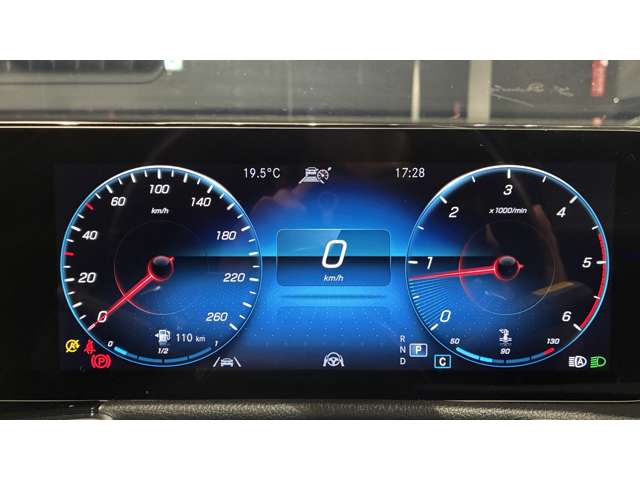 Mercedes-Benz GLB 11