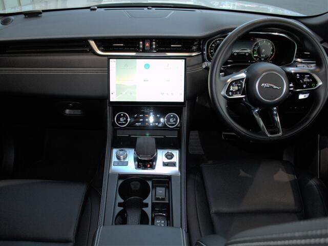 Jaguar F-Pace 5