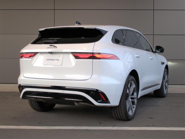 Jaguar F-Pace 9