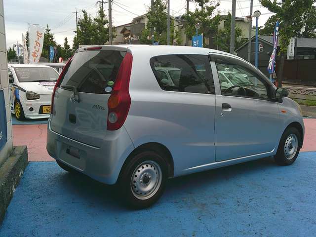 Daihatsu Mira 5