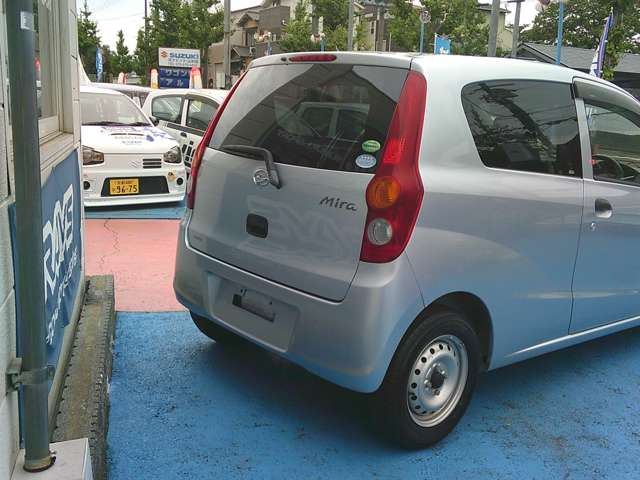 Daihatsu Mira 6