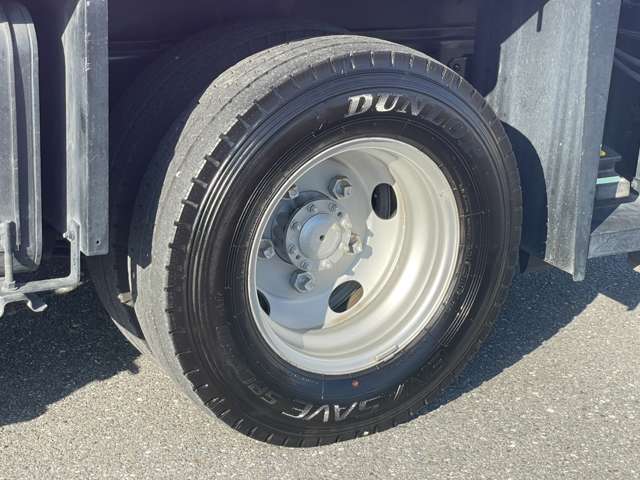 Hino Dutro 8