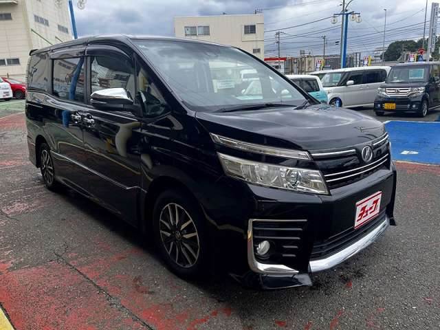 Toyota Voxy 2