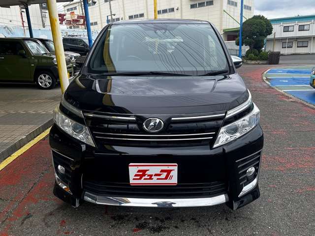 Toyota Voxy 3