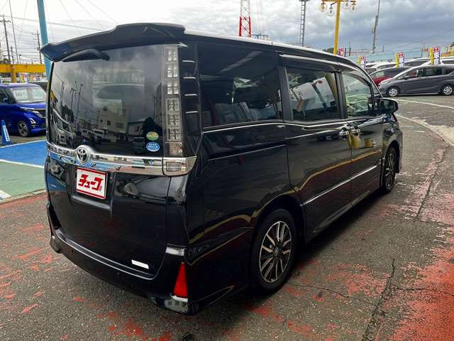 Toyota Voxy 5