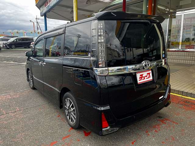 Toyota Voxy 6