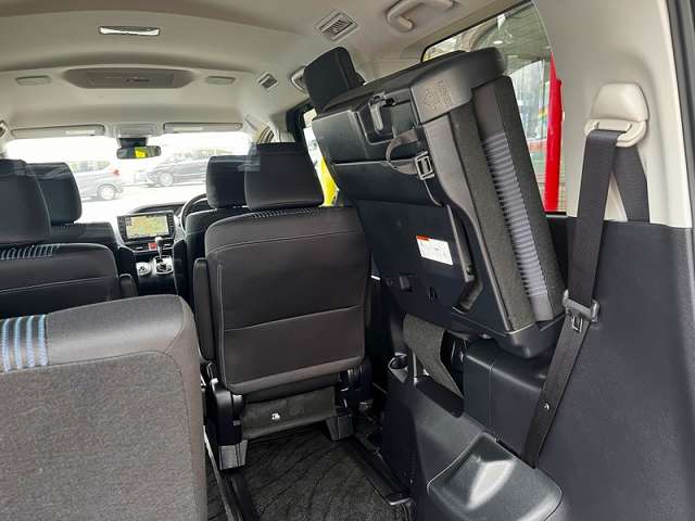 Toyota Voxy 8