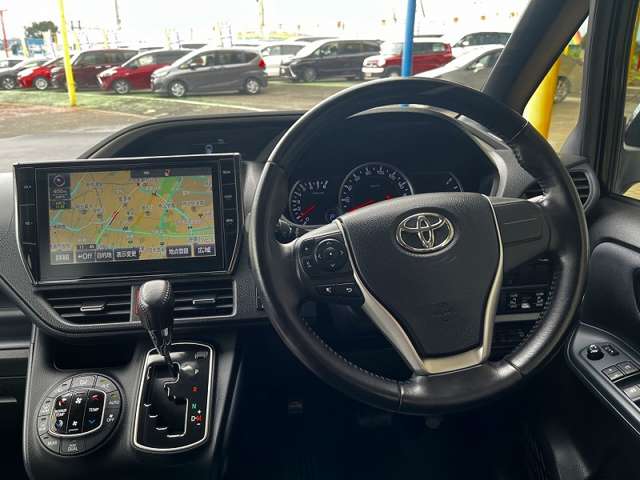 Toyota Voxy 9