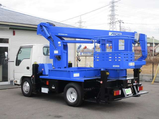 Isuzu Elf 3