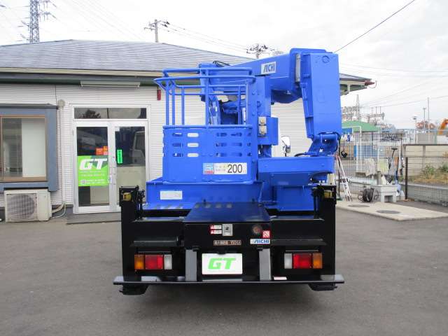 Isuzu Elf 8