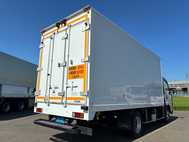 Hino Dutro 8