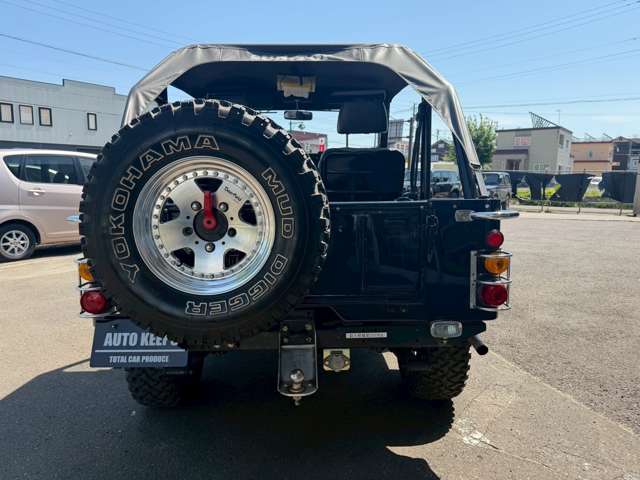 Mitsubishi Jeep 6