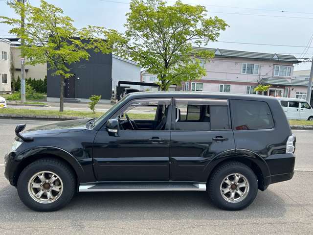 Mitsubishi Pajero 9