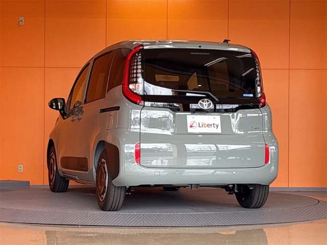 Toyota Sienta 11