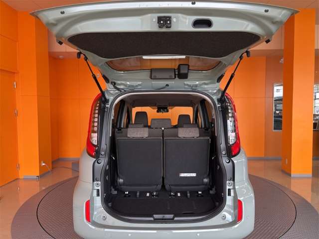 Toyota Sienta 12