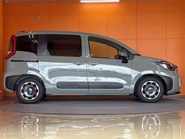 Toyota Sienta 8