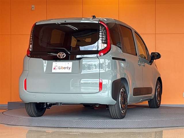Toyota Sienta 9