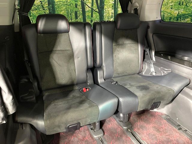 Toyota Vellfire 11