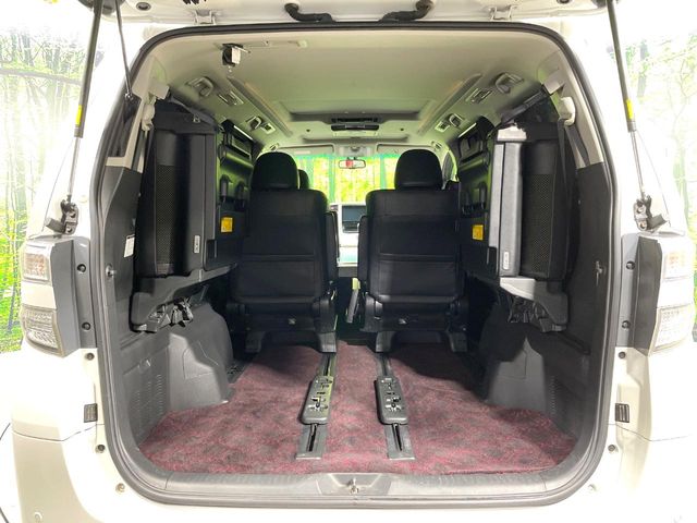 Toyota Vellfire 12
