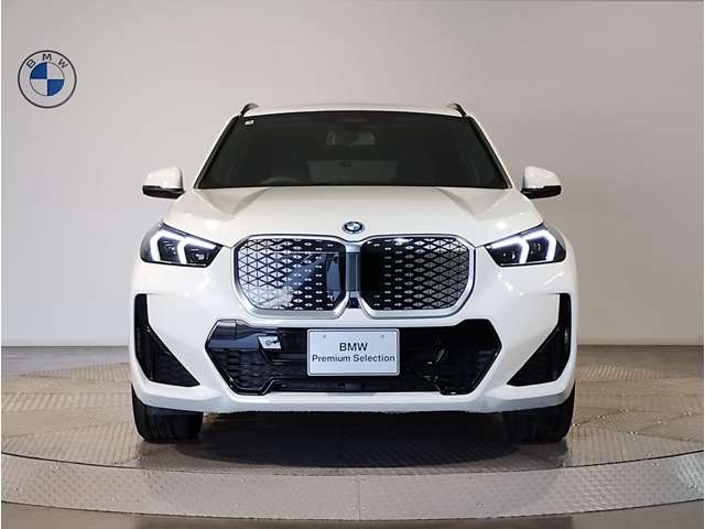 BMW iX1 11