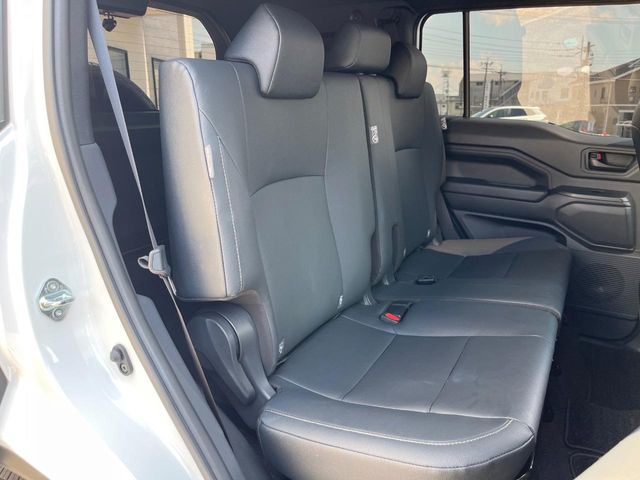 Toyota Land Cruiser FJ 12