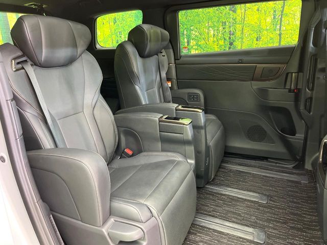 Toyota Alphard 9