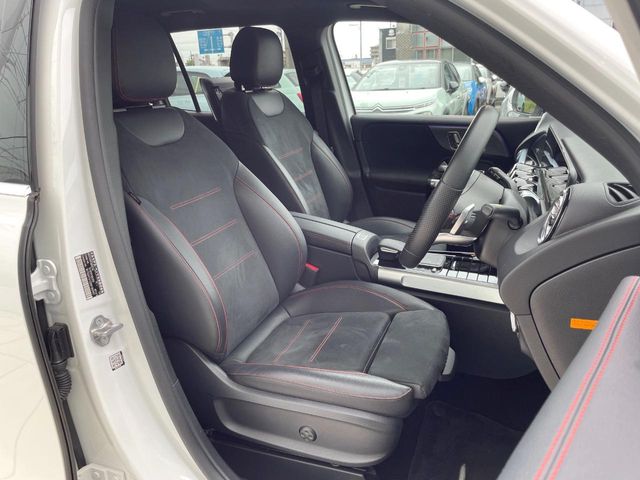 Mercedes-Benz GLB 11