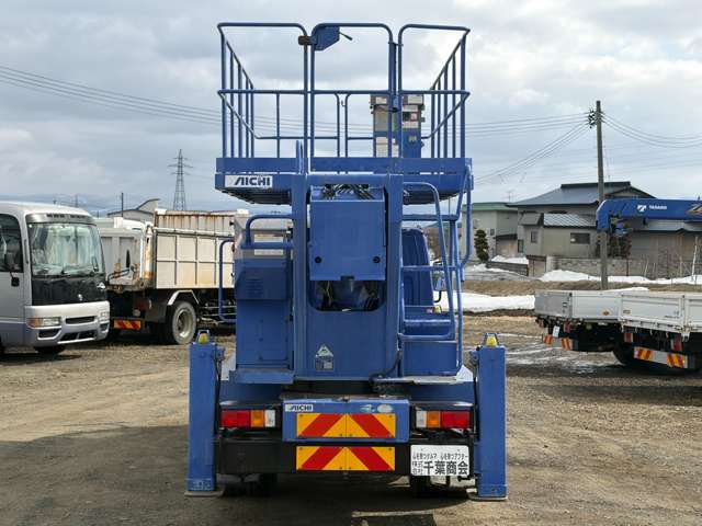Isuzu Elf 6