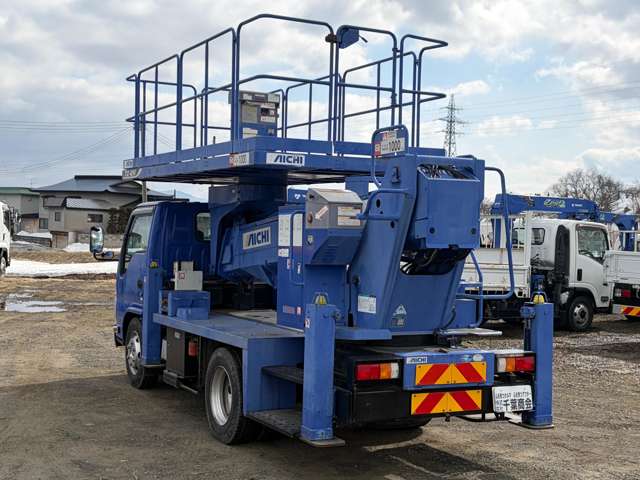 Isuzu Elf 7