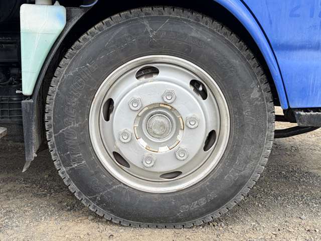 Isuzu Elf 9
