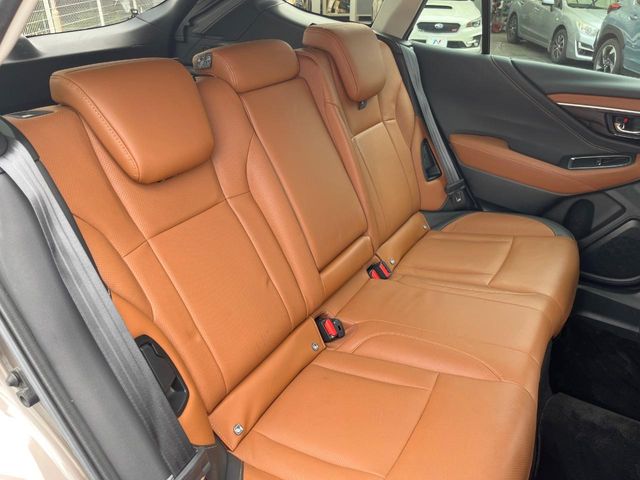 Subaru Legacy Outback 12