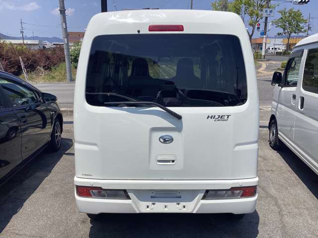 Daihatsu Hijet Cargo 3