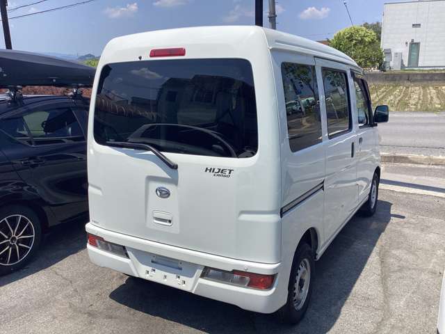 Daihatsu Hijet Cargo 4