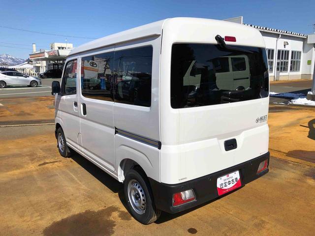 Daihatsu Hijet Cargo 12