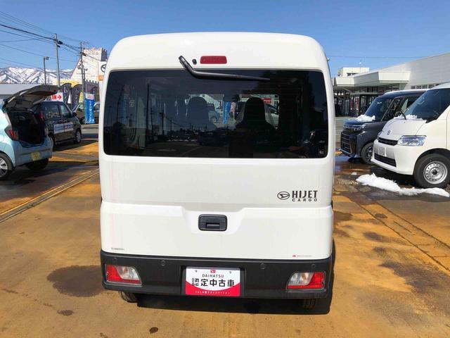 Daihatsu Hijet Cargo 6