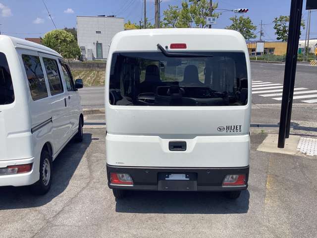 Daihatsu Hijet Cargo 4