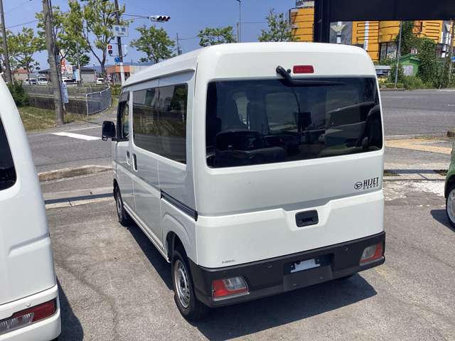 Daihatsu Hijet Cargo 6