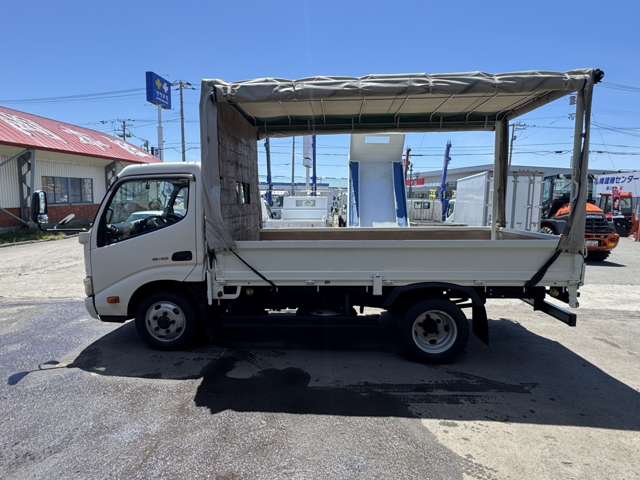 Hino Dutro 4