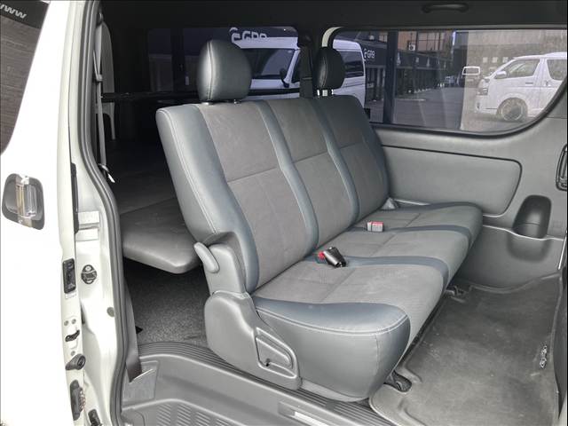 Toyota Hiace Van 8