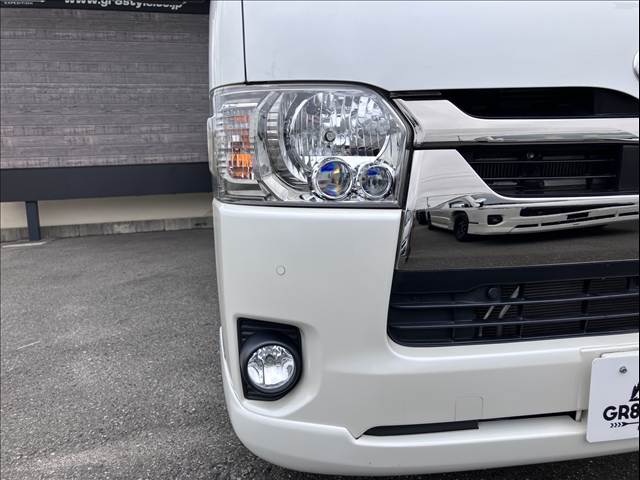 Toyota Hiace Van 10